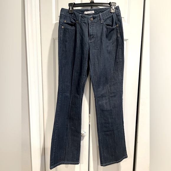 CHICOS Platinum Blue Jeans with Blue Floral Embroidered Back Pockets - Picture 2 of 11